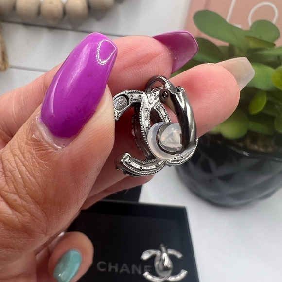 Chanel Faux Pearls and Crystals CC Clip On Stud Earrings - Picture 9 of 10